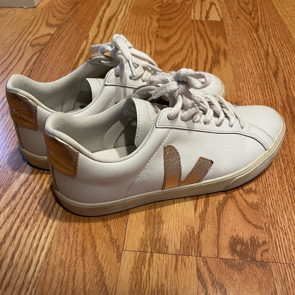 Veja sneakers - Picture 2 of 3